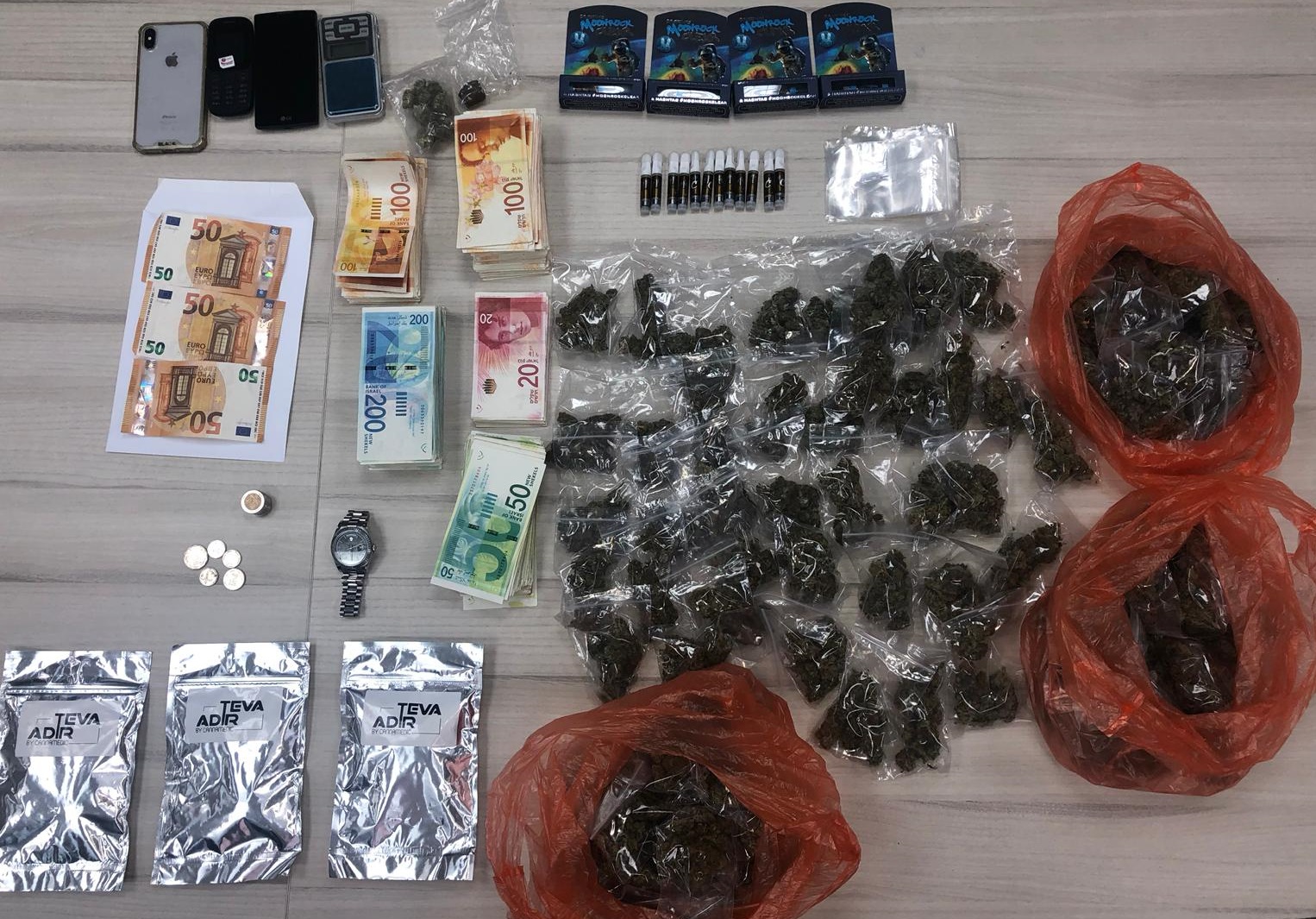 שני חשודים שונים בסחר בסמים נעצרו אמש על ידי המשטרה