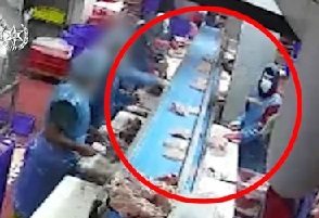פענוח הרצח במפעל עופות בלוד: החשוד השליך סכין שננעצה בחזהו של הקורבן והביאה למותו