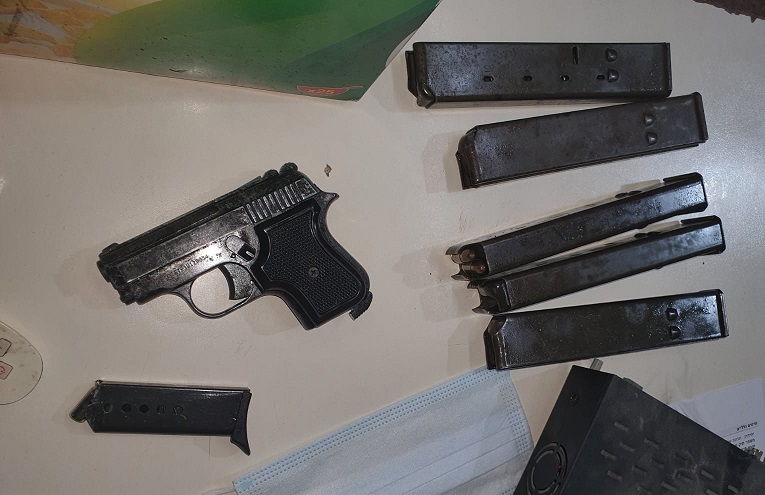 אקדח בקורנפלקס: המשטרה מצאה אקדח שהוסלק בקופסת דגני בוקר במטבח של בית עסק במזרח ירושלים