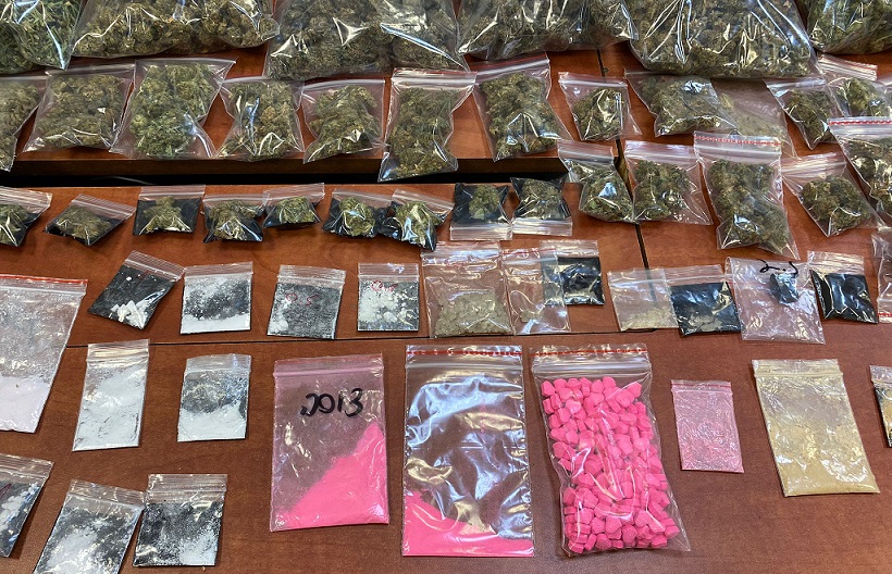קוקאין, LSD, קנאביס ועוד: 6 חשודים בסחר בסמים נעצרו בפתח תקווה