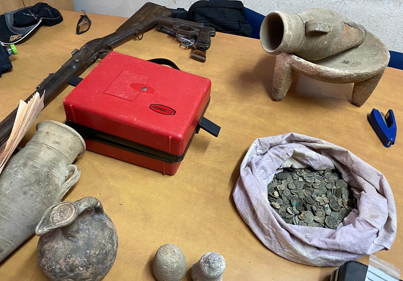 אוצר ארכאולוגי לאומי ונשקים נתפסו ברשותו של תושב טייבה